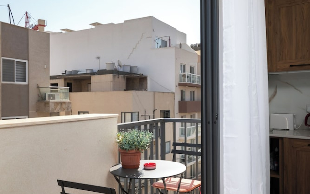 Chic Stay Near Yacht Marina 2 Balconies