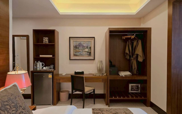 Casa Le Damuz At MRT Bangphlat - Adult Only