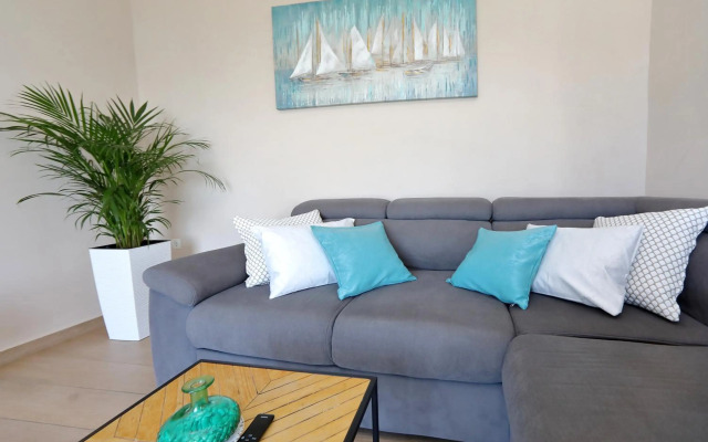 Aqua Cabana