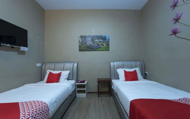 OYO 90231 Hotel By The Park Plt