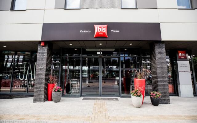 Отель ibis Vilnius Centre вид на фасад