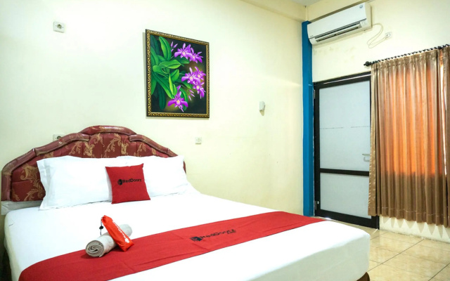 RedDoorz near H. Hasan Aroeboesman Airport