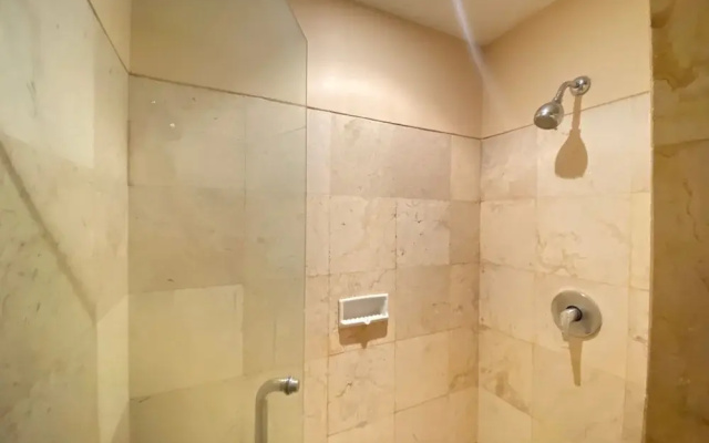 Gorgeous & Classic 2Br At Braga City Walk Apartment