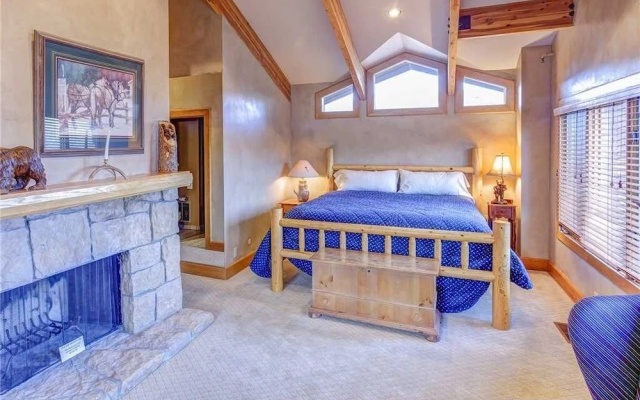 Silverbird 30 3 Bedroom Condo