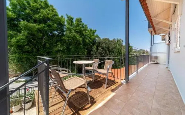 Helen's Studios & Apartments