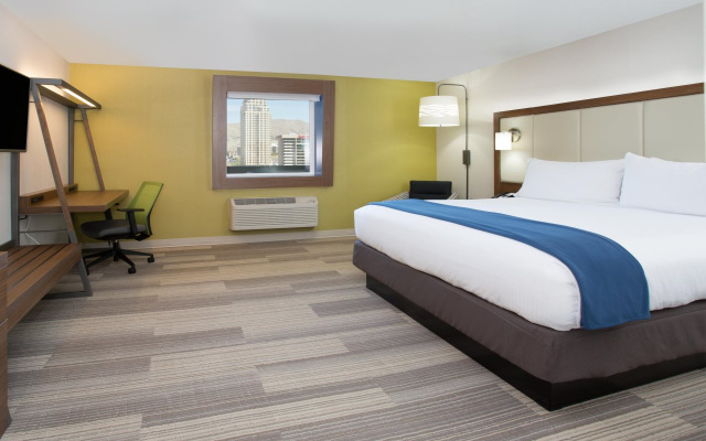Holiday Inn Express & Suites Kingdom City by IHG