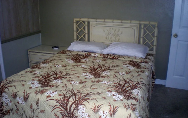 Beach House Motel