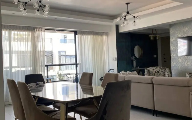 "luxurious and Elegant Apartment in Bella Vista"
