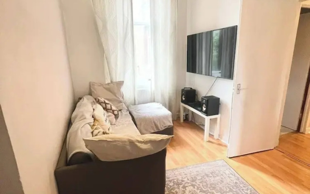 2 Bed Flat - Sleeps 4 - Parking - Wifi