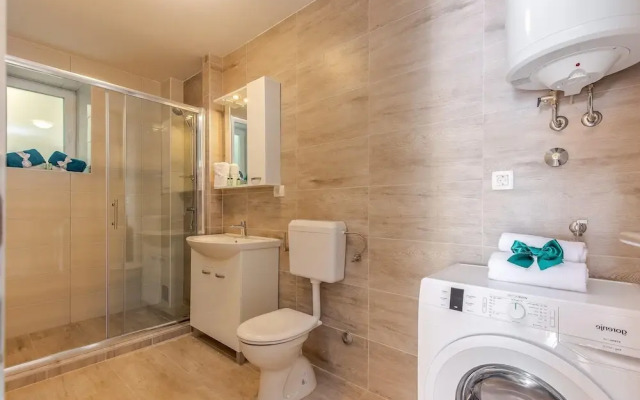 Peaceful Villa in Dramalj with Hot Tub