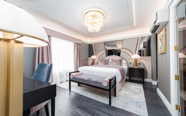 No.4 Carlton Hotel