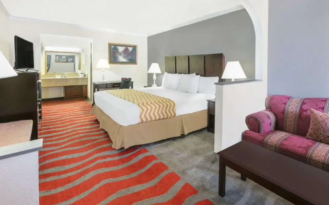 Travelodge Inn & Suites By Wyndham Norman