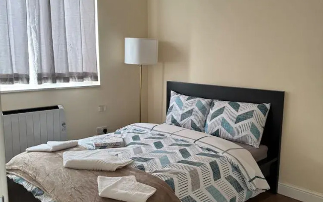 Close Central London 2 bed Flat Sleeps 4