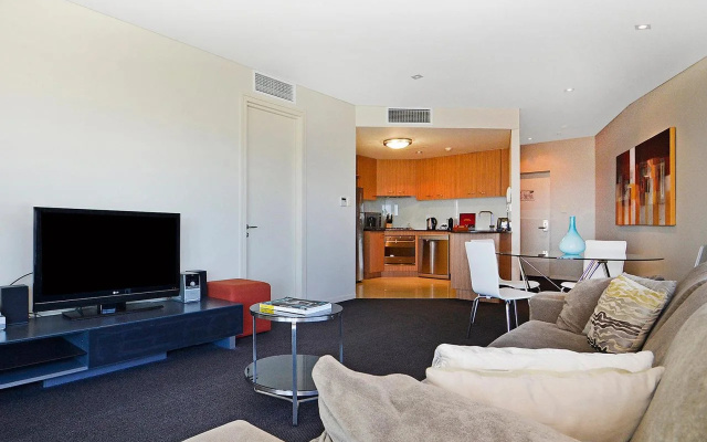 Mullaloo Beach Hotel & Apartments