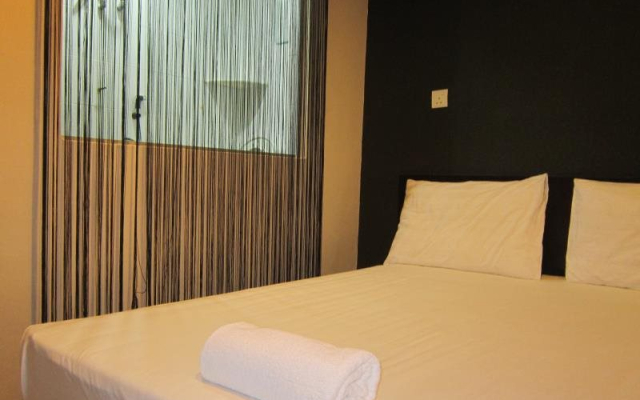 Three Top Hotel