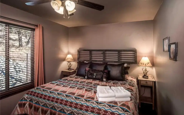 Fifth Dimension - Two Bedroom Cabin with Hot Tub