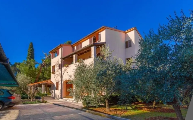 Apartments Valbandon