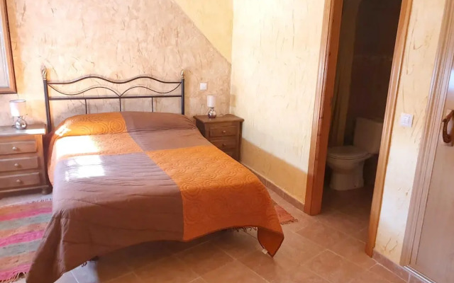 House With 5 Bedrooms in Navaluenga, With Furnished Terrace