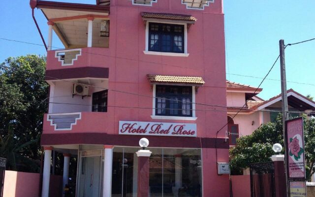 Hotel Red Rose вид на фасад