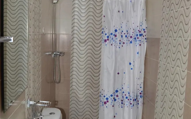 1bed Apt Sleeps 4 - Free Parking, Wifi, Near Beach