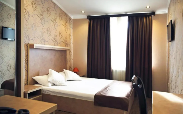 Standard Double room (full double bed) · Hotel Rondo — photo 4