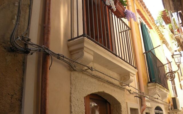 Отель Al Blu Ortigia Apartments Италия, Сиракуза - отзывы, цены и фото номеров - забронировать отель Al Blu Ortigia Apartments онлайн вид на фасад