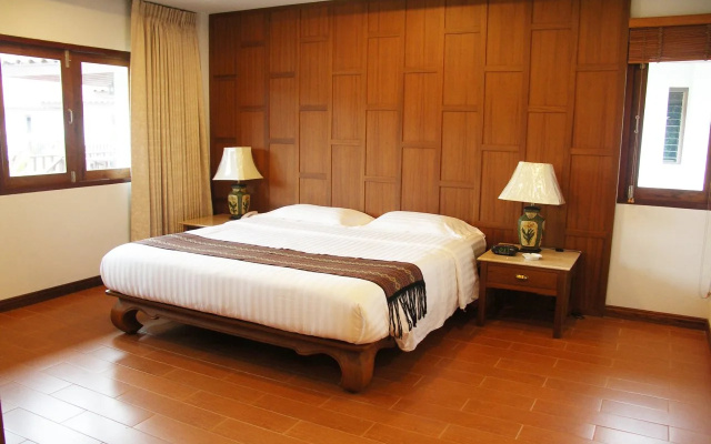 Sailom Resort Bangsaphan