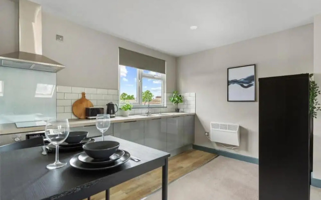 Stunning Very Large Studio in Coventry