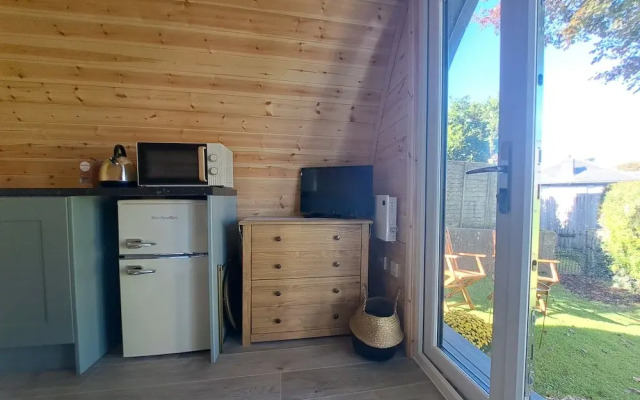Beautiful and Cosy Garden Pod Saintives