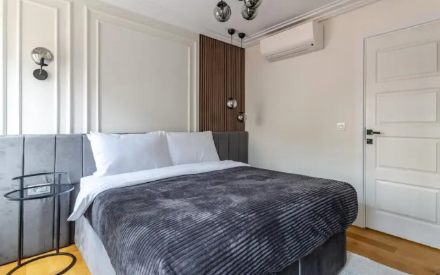 Sleek Flat 6 min to Istiklal Ave in Beyoglu