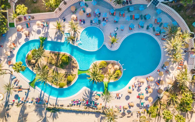 Курортный отель Riadh Palms Resort & Spa