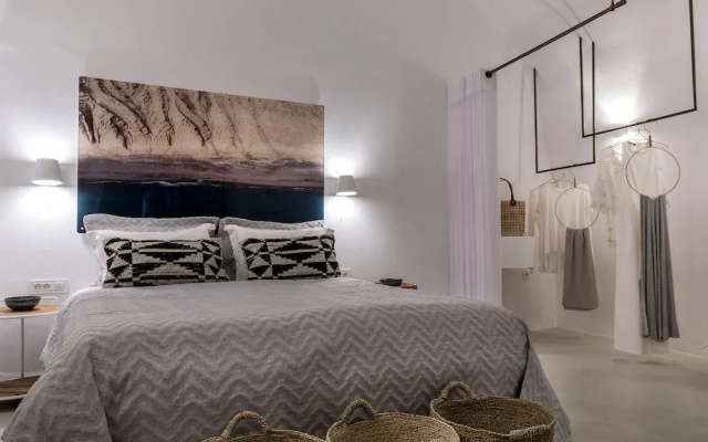 3 Caves by Caldera Houses