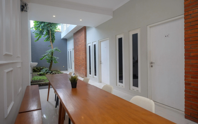 Urbanview Stay @H Jakal by RedDoorz