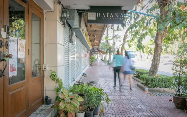 Ratana Boutique Hostel Бангкок вид на фасад