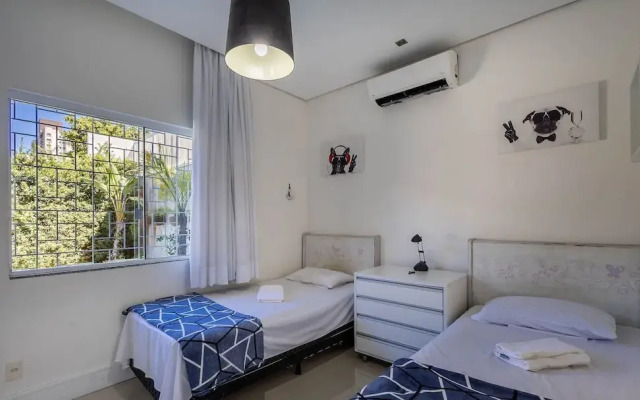 2BR House w/ Pool & BBQ in Penha Tzs210