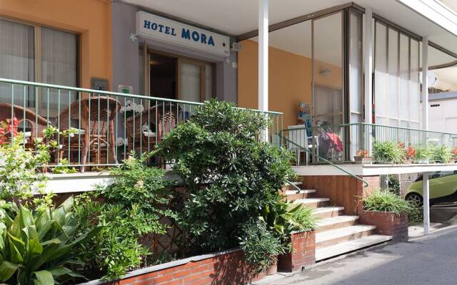 Hotel Mora вид на фасад