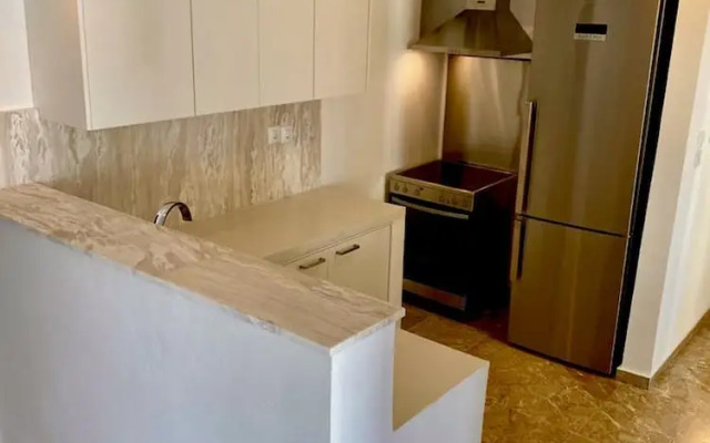 Charming Renovating Mets Apartment Athina