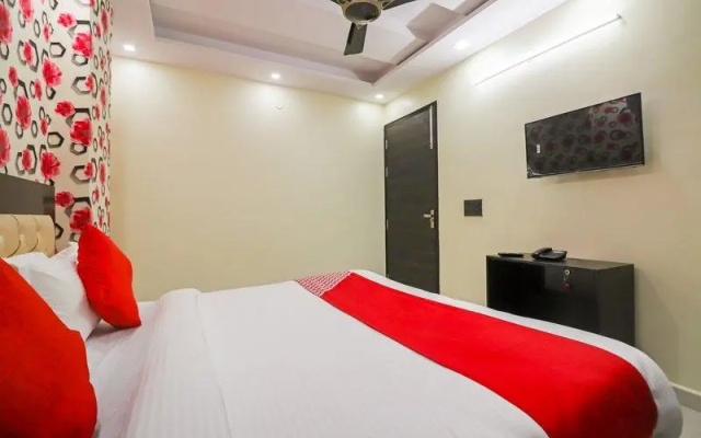 OYO Flagship 64184 Moody Moon Residency