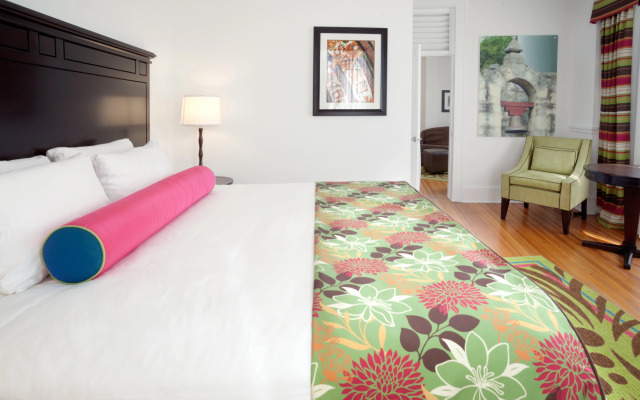 Hotel Gibbs Downtown Riverwalk