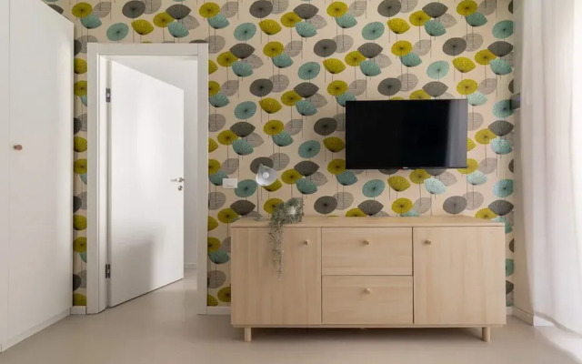 w Refined 1BR Steps From Milan s Cultural Core