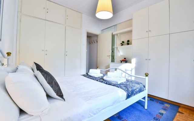 Groovy Apartment by the Sea with Garden