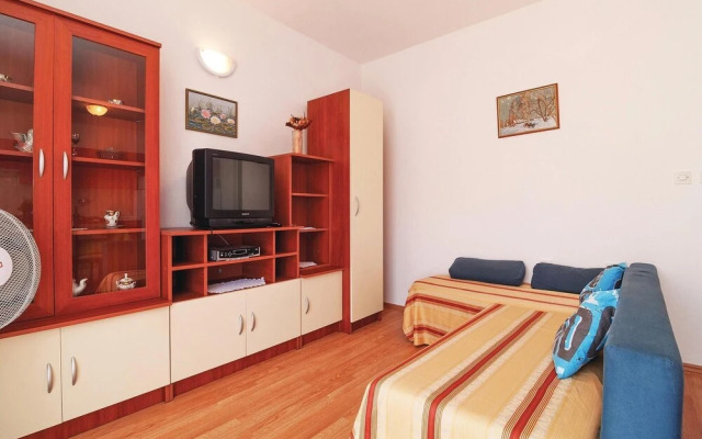Awesome Home in Pag With Wifi and 2 Bedrooms