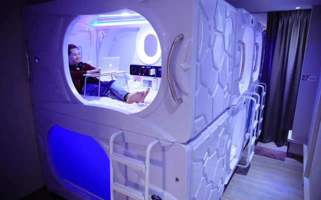 MET A Space Pod @ Boat Quay