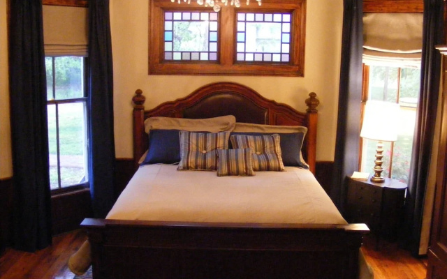 Adair Manor Bed& Breakfast