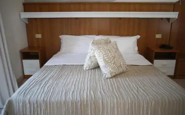 Hotel Emi