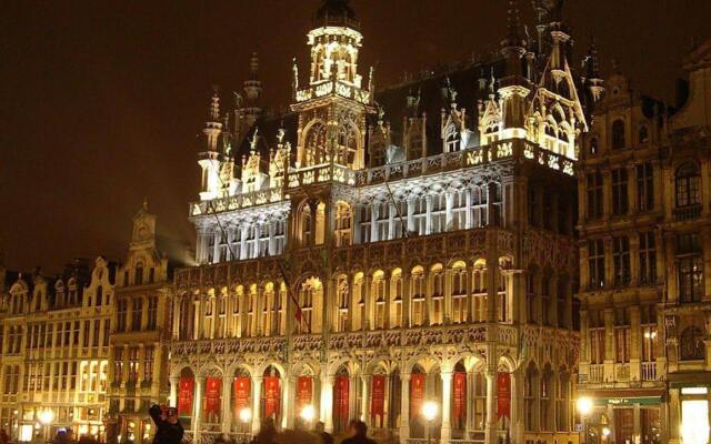 Отель B-aparthotel Grand Place вид на фасад