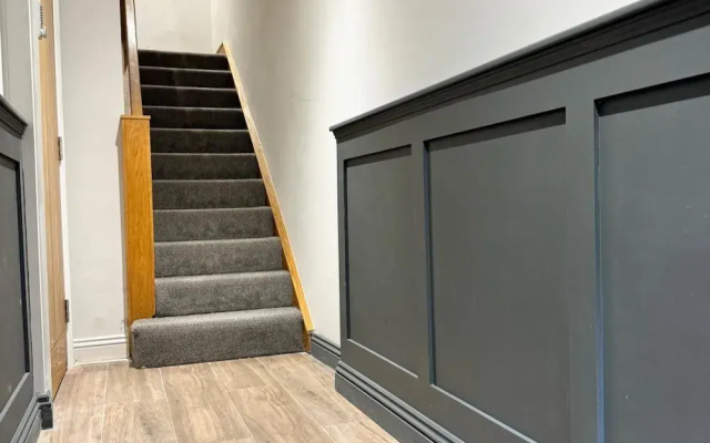 Apartment - Sleeps 2 - Pet Friendly - Parking