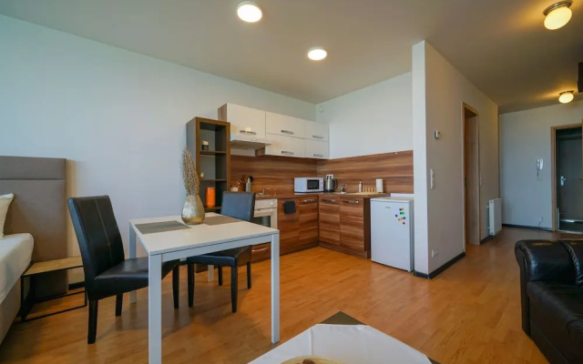 Flora Cozy Apartment by CHORS