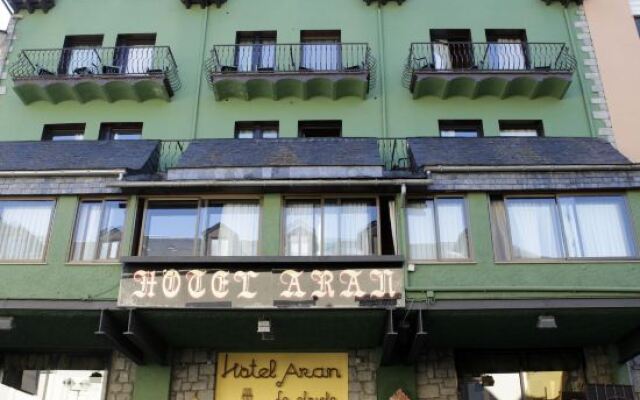 Hotel Aran La Abuela вид на фасад
