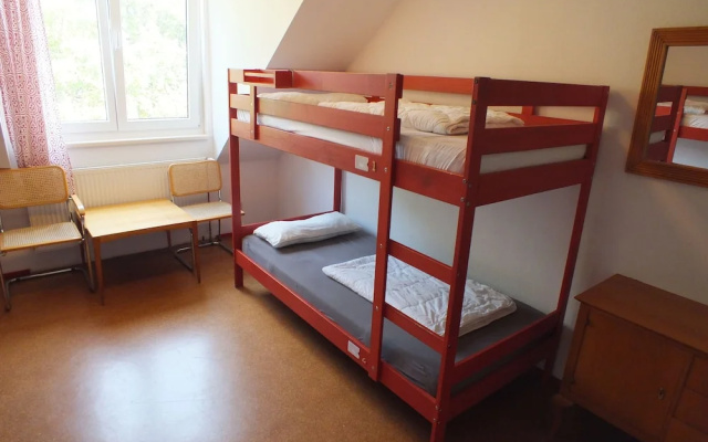 Max Hostel